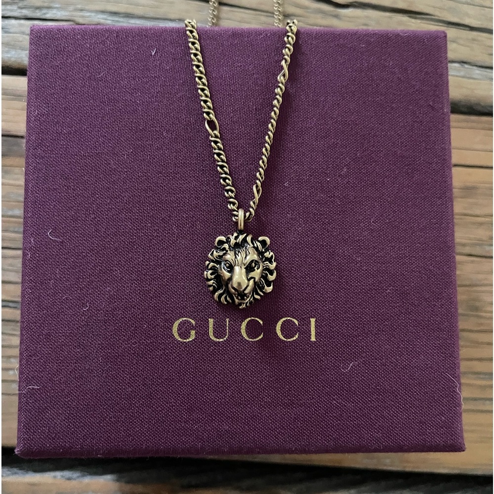 GUCCI NECKLACE WITH LION HEAD PENDANT